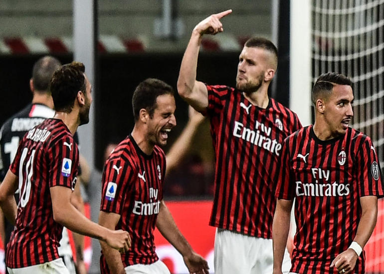 “Milan”ın futbolçusu A seriyasında rekorda imza atıb