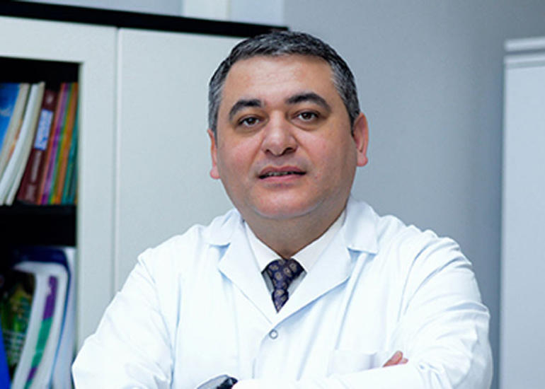 Koronavirusa yoluxmuş həkim Niyazi Eminov Mərkəzi Gömrük Hospitalına köçürülüb
