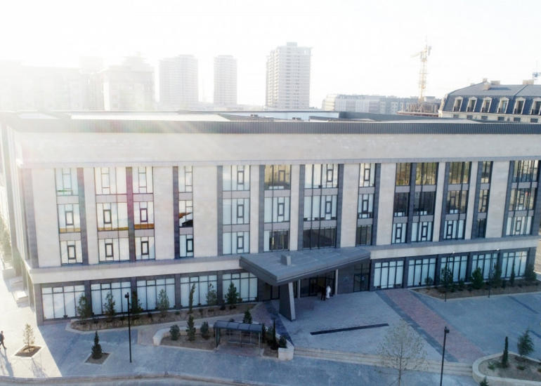 Prezident İlham Əliyev və Mehriban Əliyeva Bakı Avropa Liseyinin yeni binasının açılışında iştirak edib