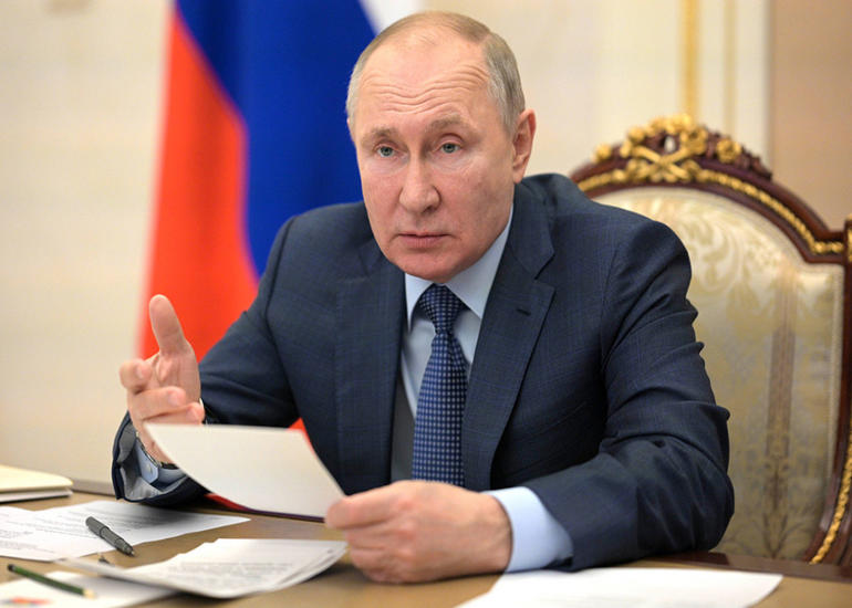 Putin: “Rusiya Qərbin görünməmiş sanksiyalarına tab gətirib”