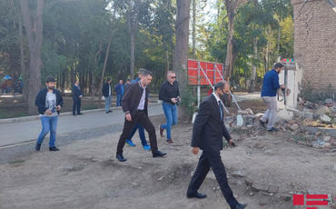 Ukraynalı jurnalistlər Gəncədə Ermənistanın raket atəşinə tutduğu ərazilərə baş çəkiblər
