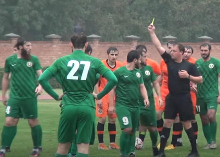 Rusiyada oyundan sonra hakimləri döyən futbolçular ağır cəzalandırılıb