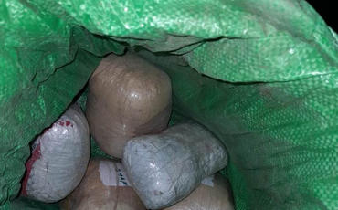 Silah-sursat və 28 kiloqramdan çox narkotikin İrandan Azərbaycana keçirilməsinin qarşısı alınıb