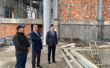 Niyazi Bayramov Gəncədə tikinti-bərpa işlərinin gedişi ilə tanış olub