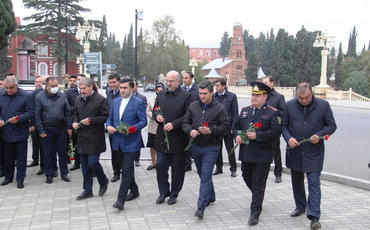 Gəncədə Nizami Gəncəvinin 880 illik yubileyinə həsr olunmuş ümumşəhər tədbiri keçirilib