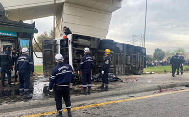 Bakıda yük maşını avtobusa çırpılıb, 5 nəfər ölüb, 13 nəfər yaralanıb