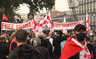 Tbilisidə müxalifət Saakaşvilinin azad edilməsi tələbi ilə mitinq keçirir