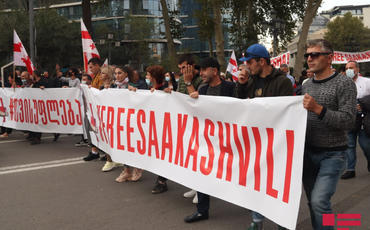 Tbilisidə müxalifət Saakaşvilinin azad edilməsi tələbi ilə mitinq keçirir