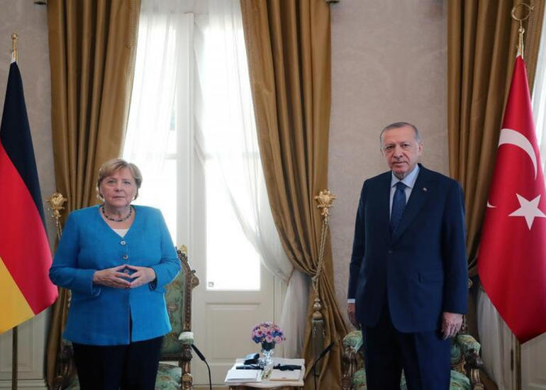 Ərdoğan: “Merkel təşəbbüskar olmaqdan və məsuliyyət daşımaqdan heç zaman çəkinmədi”