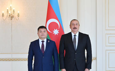 Prezident İlham Əliyev Qırğız Respublikasının yeni səfirinin etimadnaməsini qəbul edib