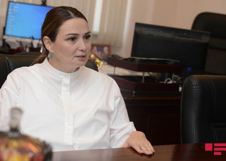 Qənirə Paşayeva Aşıq Ələsgərin heykəlinin qoyulması təklifi ilə çıxış edib