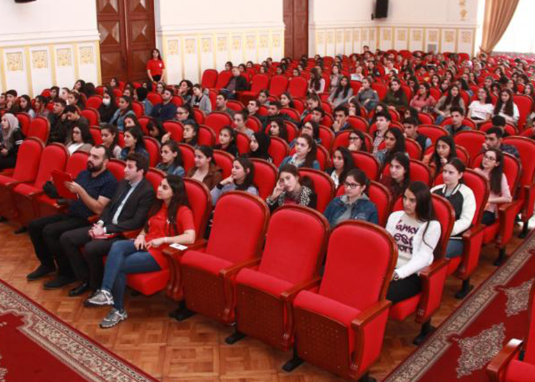 Azərbaycanda təhsil tələbə krediti almaq üçün müraciətlərin qəbuluna başlanılıb