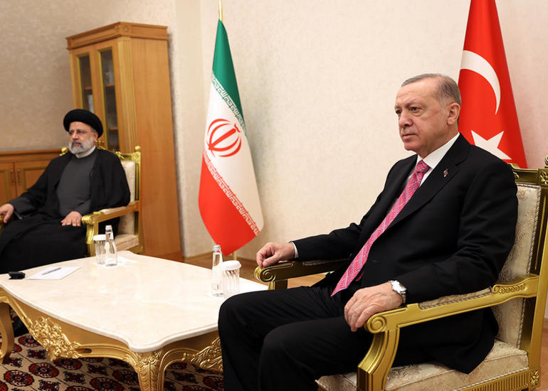 İran Prezidenti: “İran ilə Türkiyə və Azərbaycanın əlaqələrinə zərər vurulmasına imkan verməməliyik”