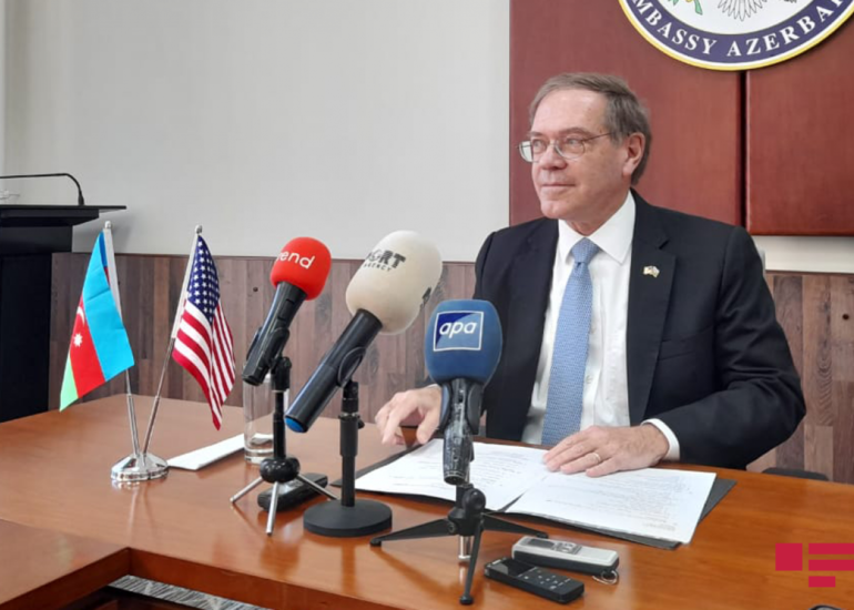 ABŞ səfiri helikopter qəzası ilə bağlı başsağlığı verib
