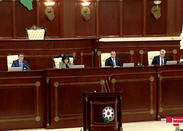 Parlamentdə 2022-ci ilin dövlət büdcəsi üçüncü oxunuşda qəbul edilib