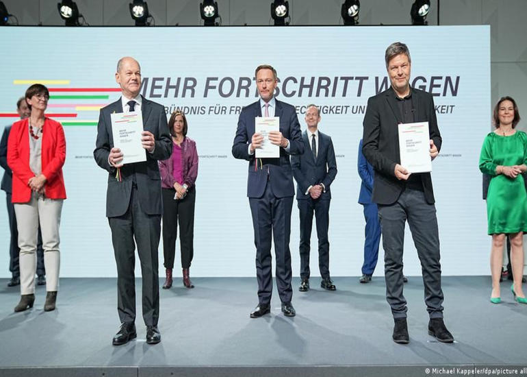 Almaniyanın yeni hökuməti üçpartiyalı koalisiya sazişini imzalayıb