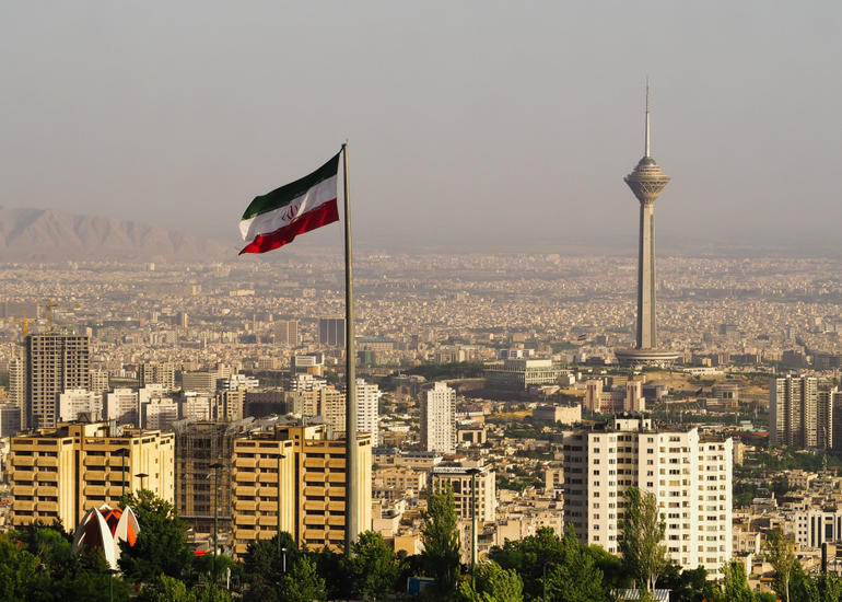 İranda Tehran da daxil olmaqla 10 şəhər distant təhsilə keçib