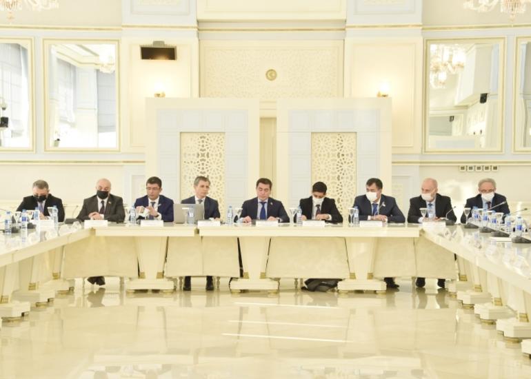 Milli Məclisin komitələrinin birgə iclasında “Media haqqında” qanun layihəsinin ictimai müzakirəsi keçirilib