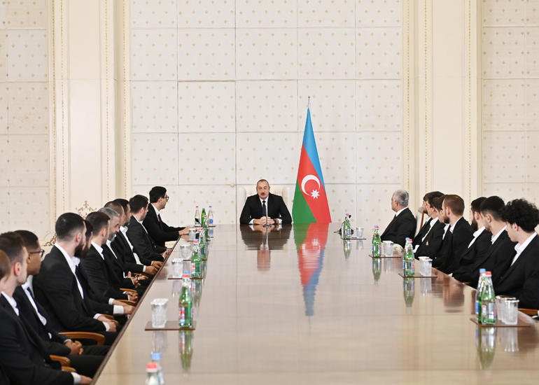 Prezident İlham Əliyev "Qarabağ" futbol klubunun üzvlərini qəbul edib