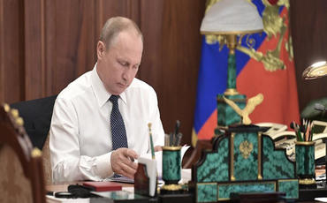 Putin ABŞ-ın təhlükəsizlik zəmanətləri ilə bağlı yazılı cavabını şəxsən oxuyub