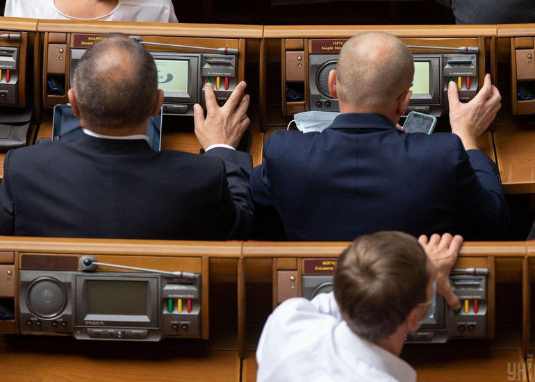 Rada Ukraynada hərbi vəziyyətin tətbiq olunmasına səs verib