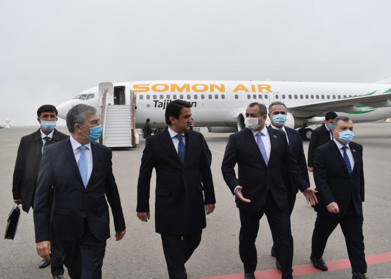 Rüstəm Emomali Azərbaycana rəsmi səfərə gəlib