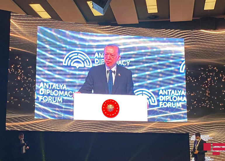 Türkiyə Prezidenti: “Ukraynanı haqlı mübarizəsində tək qoydular”
