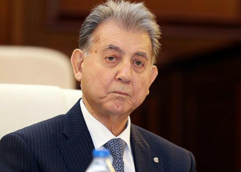 Akif Əlizadə cihazlara görə tutulan gömrük rüsumlarından şikayətlənib