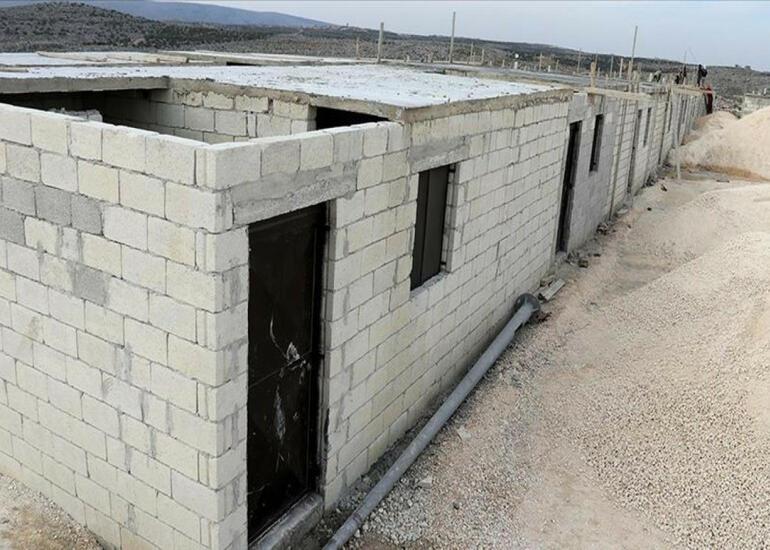 Türkiyə Suriyada qaçqınlar üçün 100 min ev inşa edəcək