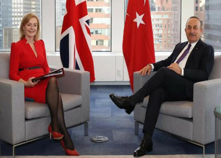 Çavuşoğlu britaniyalı həmkarı ilə Suriya və Ukraynanı müzakirə edib