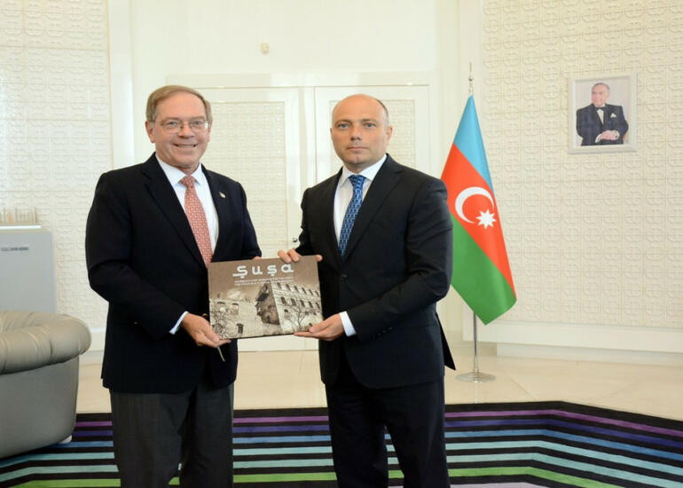 Anar Kərimov ABŞ səfiri ilə görüşüb