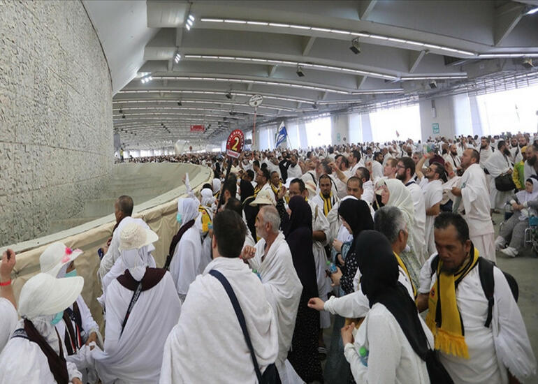 Bir milyona yaxın müsəlman hacı olub