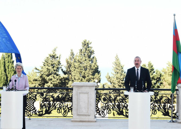 Prezident İlham Əliyev və Ursula von der Leyen mətbuata bəyanatlarla çıxış ediblər