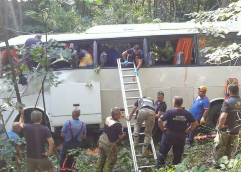 Türkiyədə turist avtobusu qəzaya uğradı: 2 ölü, 28 yaralı