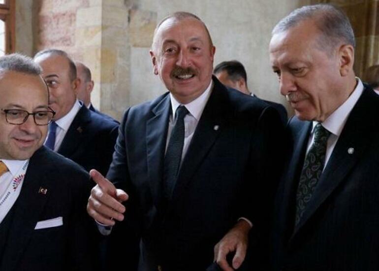 Erməni mediası: Əliyev gülür, Nikol isə...