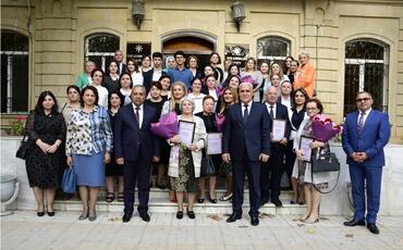 Hər birimizin taleyində müəllimin hərarətli qəlbinin bir zərrəciyi var