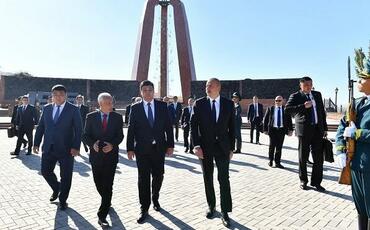 İlham Əliyev Bişkekdə tarixi kompleksi ziyarət etdi - Foto