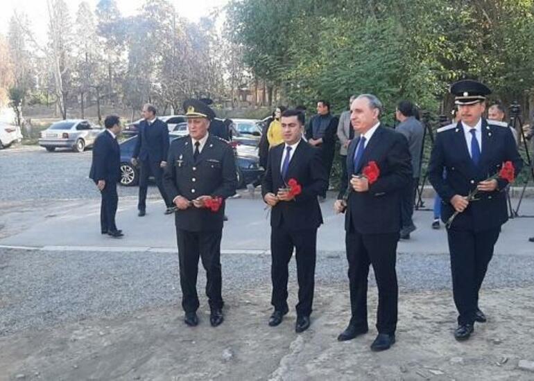 Kamran Əliyev Gəncədə raket atəşinə tutulan ərazidə...
