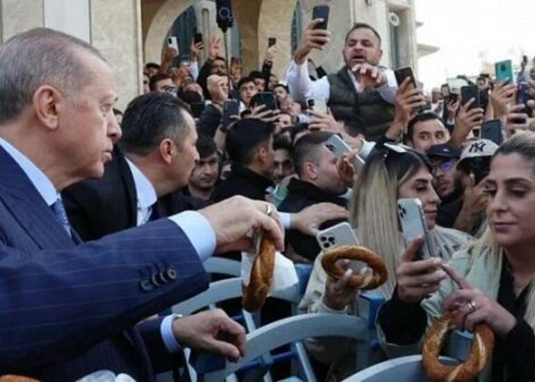 Ərdoğan İstanbulda simit payladı - Foto