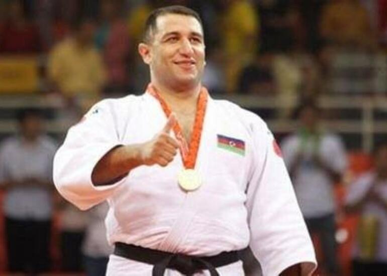 İlham Zəkiyev dünya çempionatında finala yüksəldi