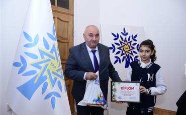 “Mənim üçrəngli şanlı bayrağım”
