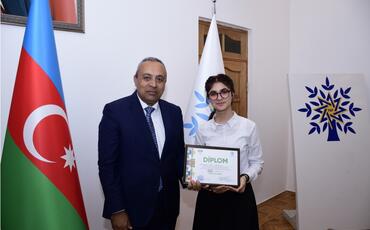“Mənim üçrəngli şanlı bayrağım”