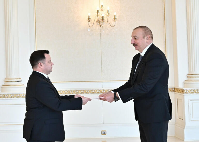 Prezident Moldovanın yeni səfirini qəbul etdi