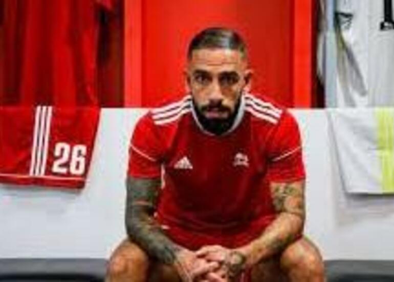 İranlı futbolçunun ölkədən çıxışına qadağa qoyuldu