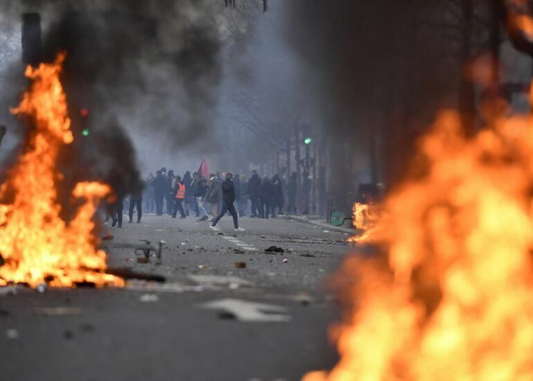 Jurnalist: "Fransa polisi hökumətə qarşı keçirilən aksiyalar zamanı daha çox zorakılıq törədir"