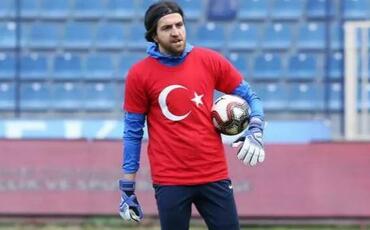 Tanınmış türk futbolçu dağıntılar altında qaldı