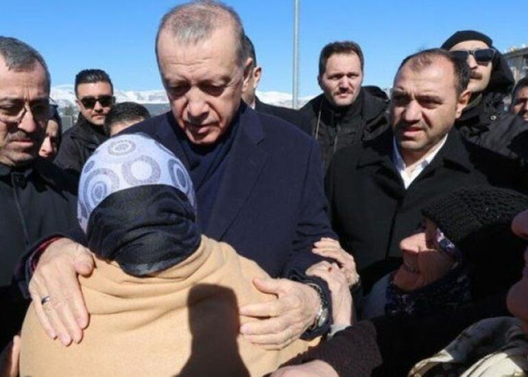 Ərdoğan zəlzələ bölgəsində: “Vətəndaşların bir il ərzində kirayə haqqını dövlət ödəyəcək”