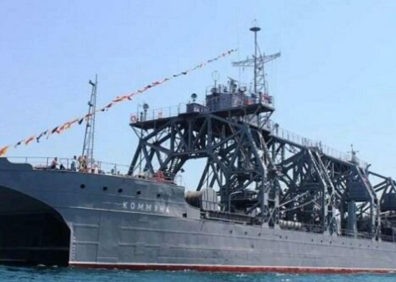 Rusiya 100 yaşlı gəmi ilə ABŞ PUA-sını sudan çıxarır