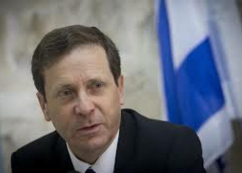 İsrail prezidenti islahatları dayandırmağa çağırdı