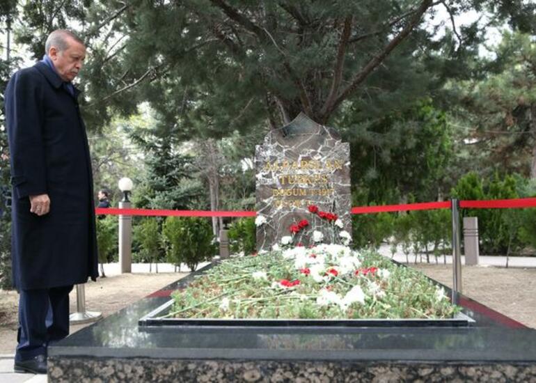 Ərdoğan Alparslan Türkeşin məzarını ziyarət etdi